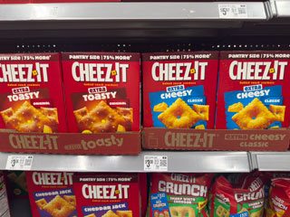 Assorted cheez it crackers